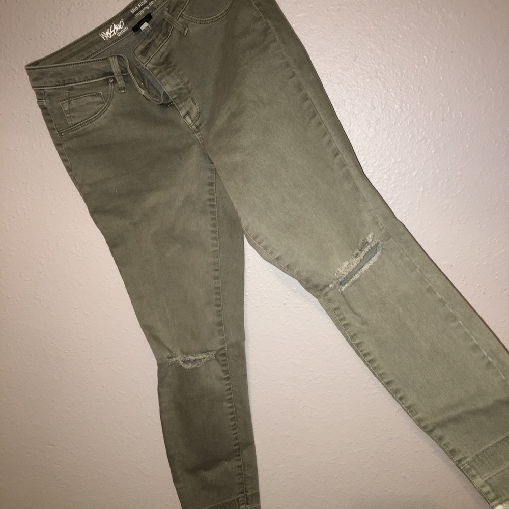 Size 8/29R green Mid Rise Jeggings